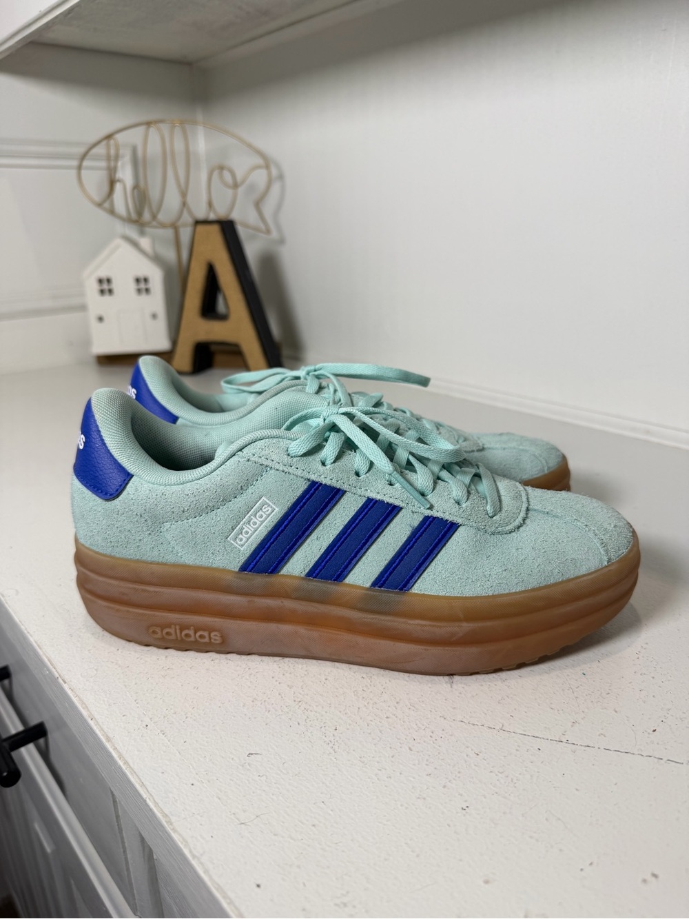 Adidas Women's 7.5 Mint Green Suede Sneakers Blue Stripe Gum Sole Casual Shoes - Picture 4 of 8